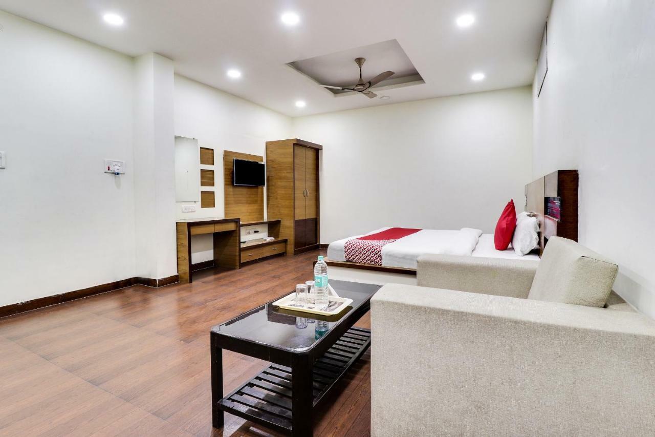 Oyo 43936 Hotel Rajputana Palace Farrukhabad Rum bild