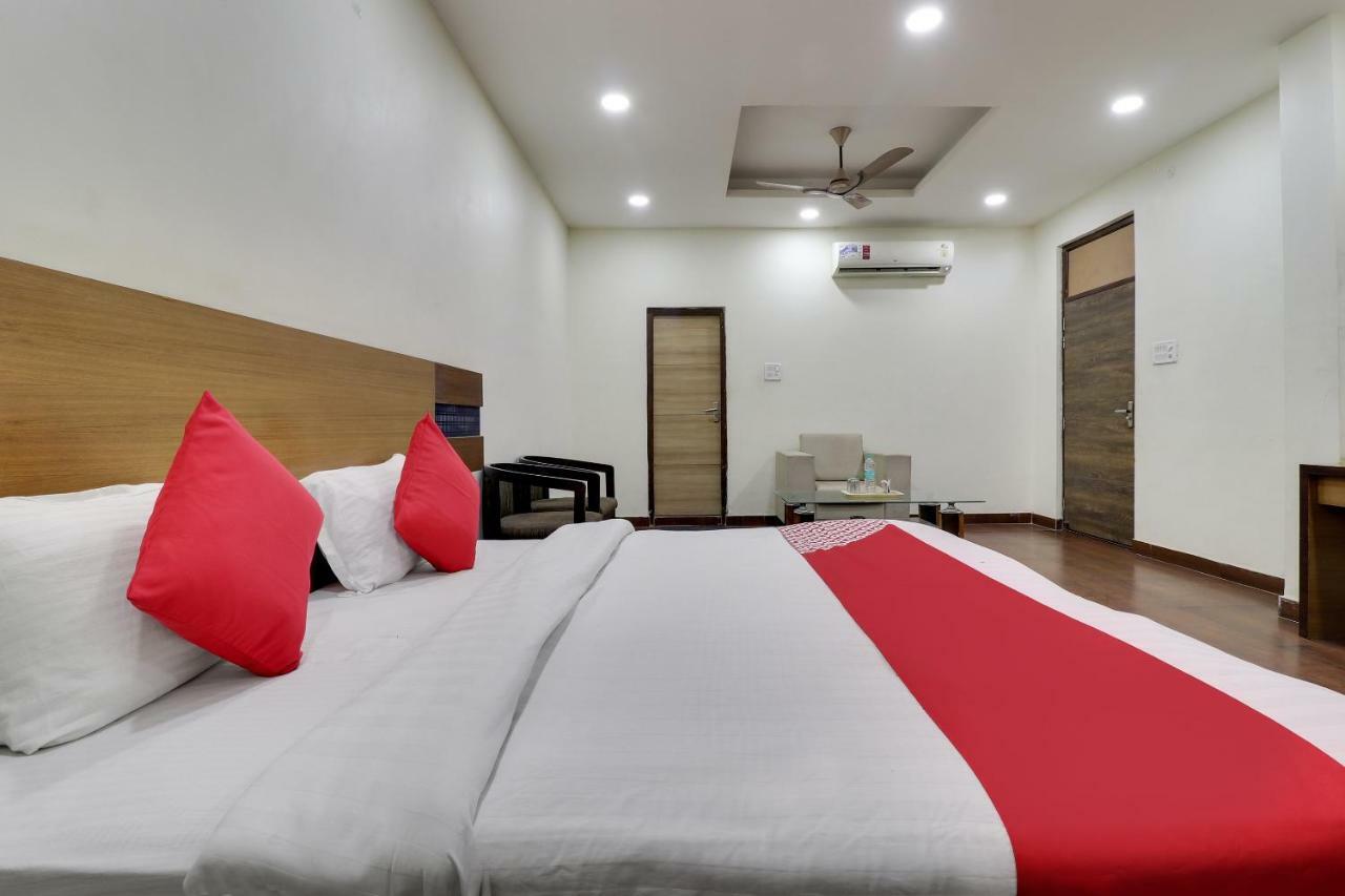 Oyo 43936 Hotel Rajputana Palace Farrukhabad Rum bild