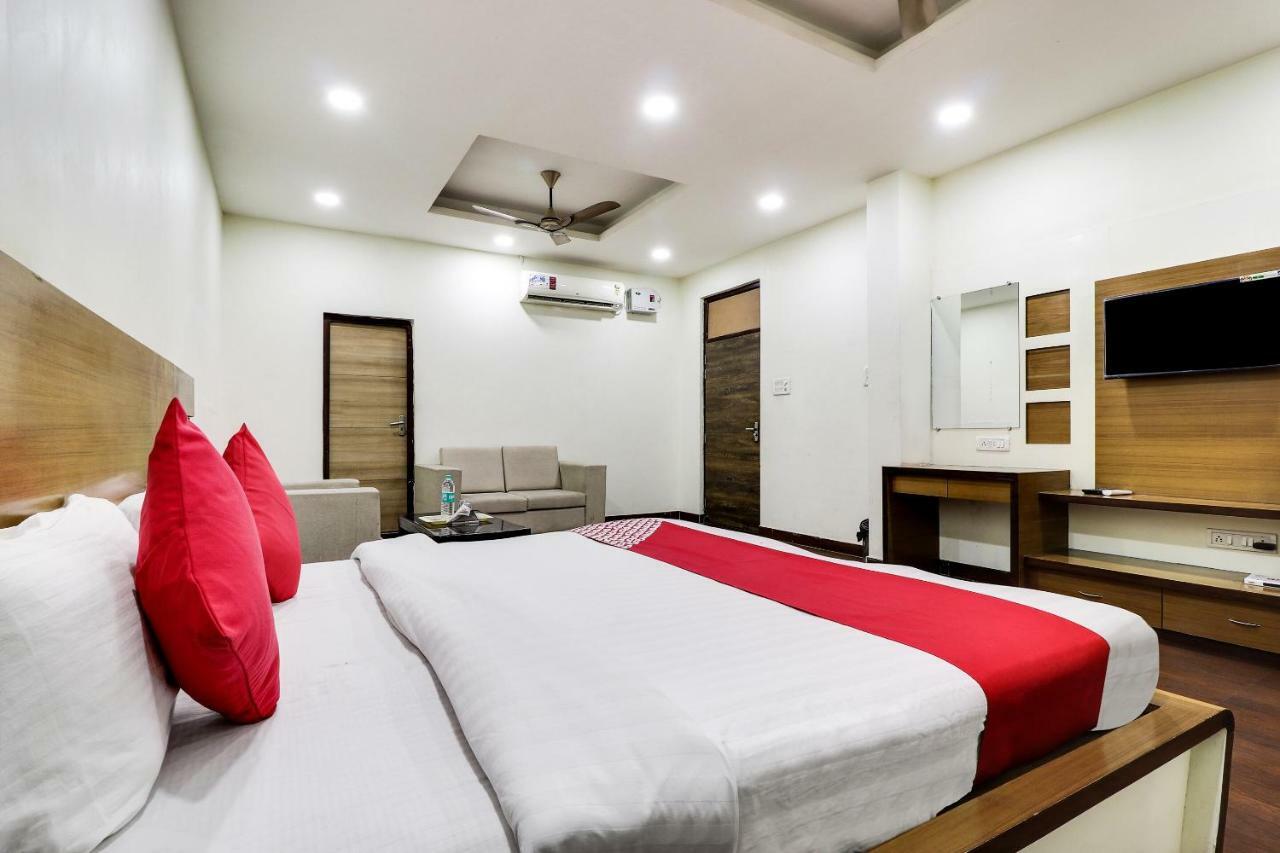 Oyo 43936 Hotel Rajputana Palace Farrukhabad Rum bild
